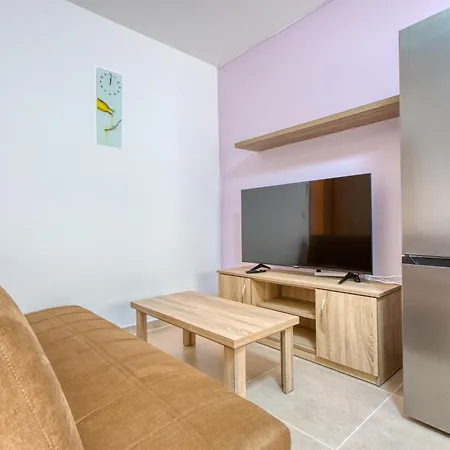 New! Spacious 4-bedroom Duplex By Sf Homes Apartmán