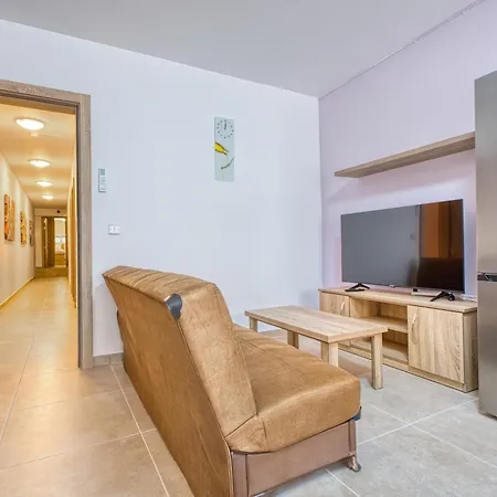 New! Spacious 4-bedroom Duplex By Sf Homes Apartmán *