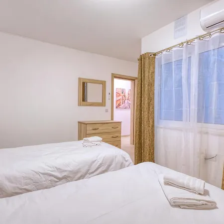 New! Spacious 4-bedroom Duplex By Sf Homes Apartmán