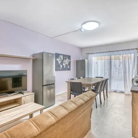 Apartmán New! Spacious 4-bedroom Duplex By Sf Homes Tal-Hriereb