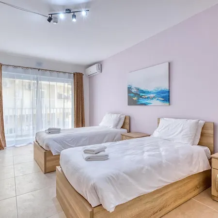 New! Spacious 4-bedroom Duplex By Sf Homes Apartmán Tal-Hriereb