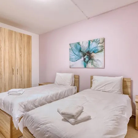 New! Spacious 4-bedroom Duplex By Sf Homes *