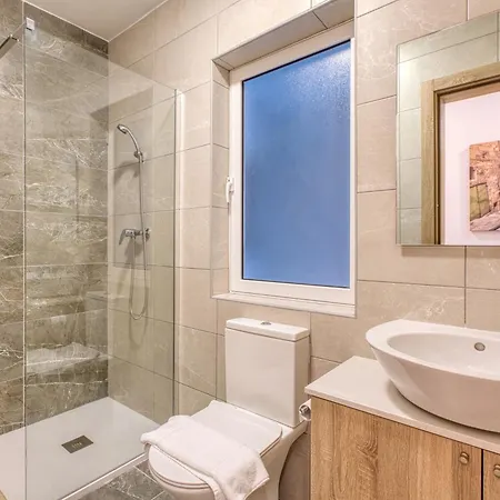 New! Spacious 4-bedroom Duplex By Sf Homes *