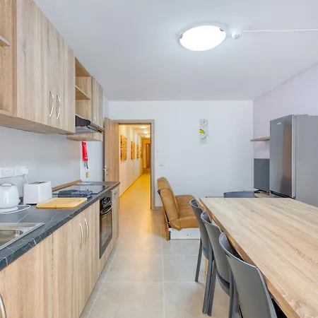 New! Spacious 4-bedroom Duplex By Sf Homes *